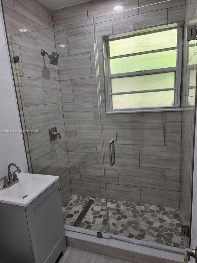 7710 Carlyle Ave unit 4, Miami Beach, FL 33141 - photo 7