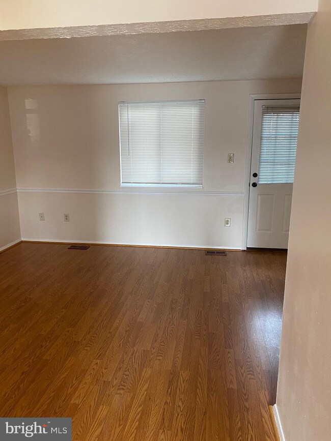 6041 Rowanberry Dr, Elkridge, MD 21075 - photo 4