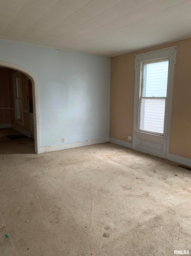 411 S Kickapoo St, Lincoln, IL 62656 - photo 3