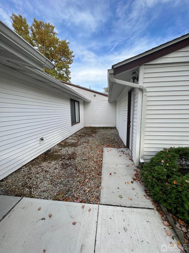 112 Indigo Plaza unit A, Monroe Township, NJ 08831 - photo 3