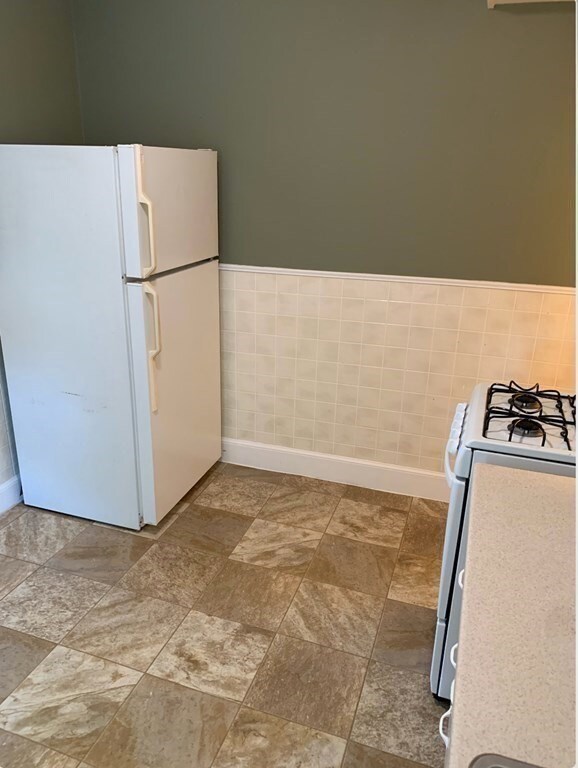 66 Lee St unit 4, Marblehead, MA 01945 - photo 4