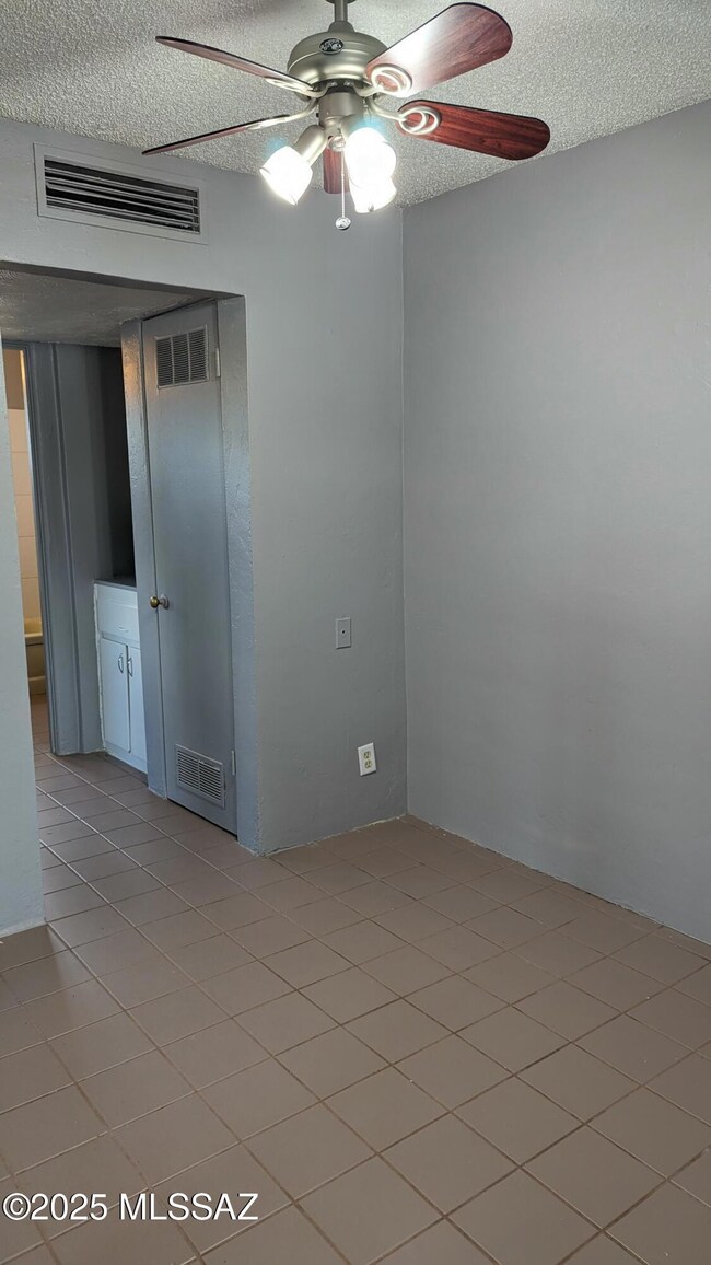415 E Lester St, Tucson, AZ 85705 - photo 7