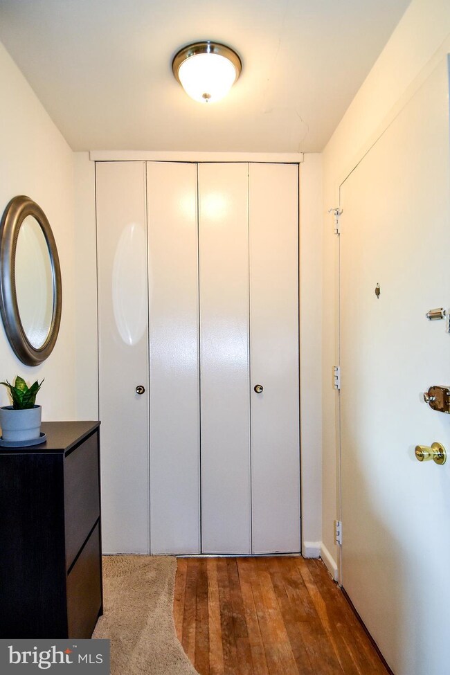 The Cavendish unit 510, Arlington, VA 22202 - photo 6