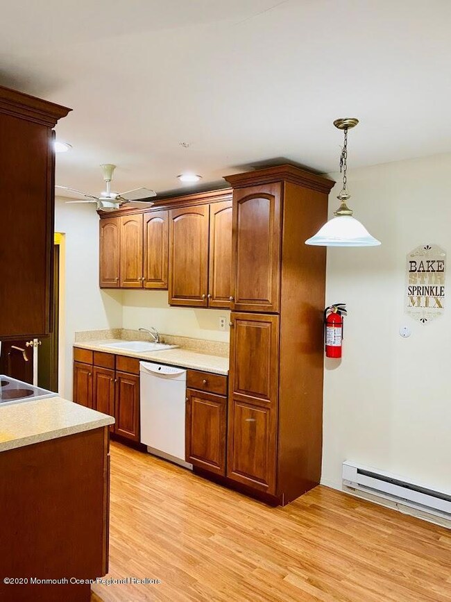 4 Pine Cluster Cir, Manalapan, NJ 07726 - photo 2