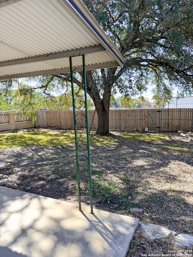126 Granada Dr, Universal City, TX 78148 - photo 6