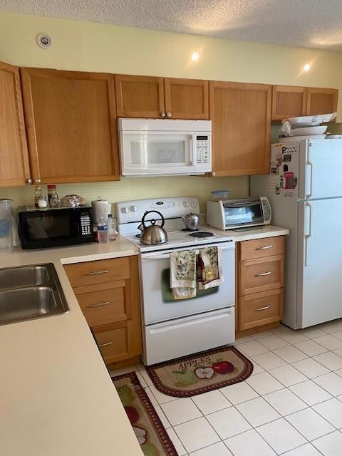 10 Amherst Ct unit C, Royal Palm Beach, FL 33411 - photo 5