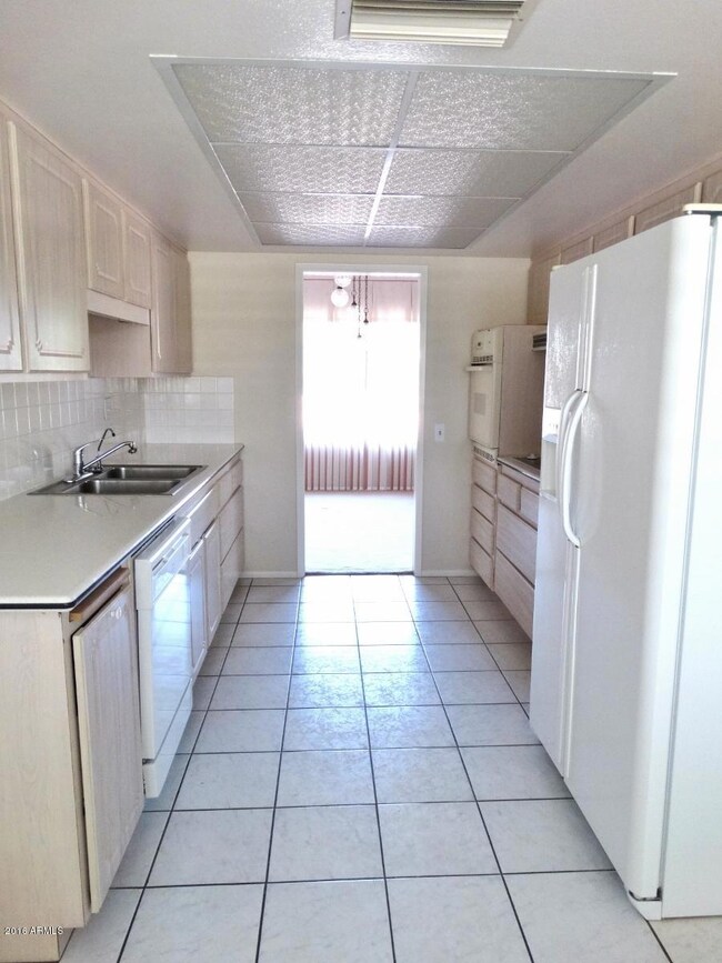 10722 W Pineaire Dr, Sun City, AZ 85351 - photo 6