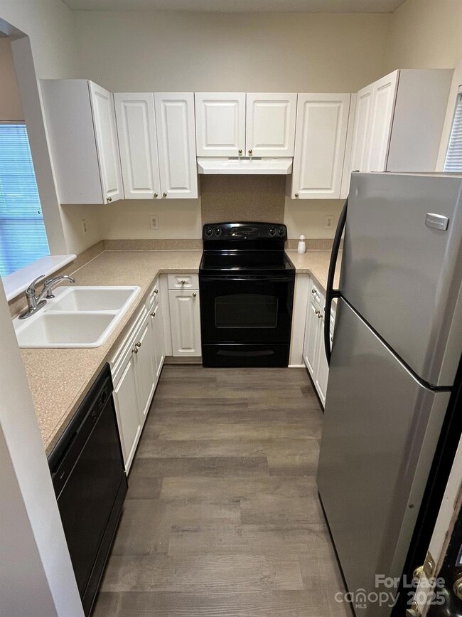 6377 Mallard View Ln unit 6, Charlotte, NC 28269 - photo 3