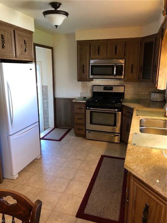 138 Iroquois St, Struthers, OH 44471 - photo 5