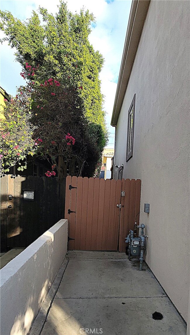 826 N Citrus Ave, Los Angeles, CA 90038 - photo 2