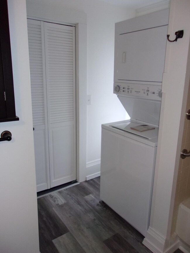 90 Elm St, Newport, VT 05855 - photo 5