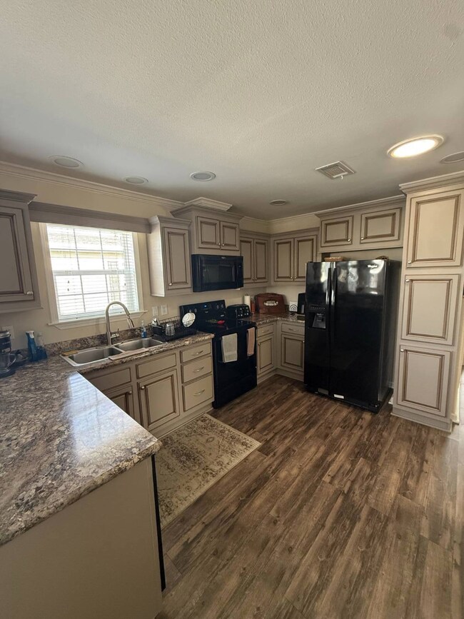 701 Aqui Esta Dr unit 105, Punta Gorda, FL 33950 - photo 5