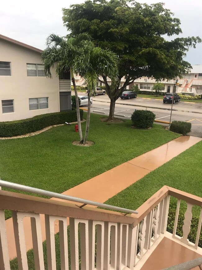 447 Windsor S, West Palm Beach, FL 33417 - photo 3