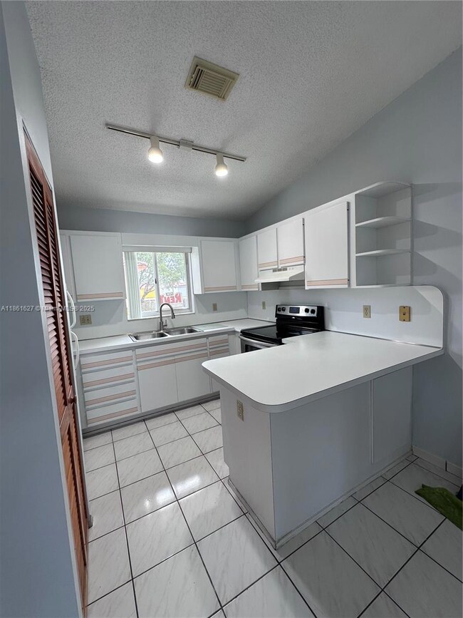 2210 W 74th St unit 20129, Hialeah, FL 33016 - photo 5