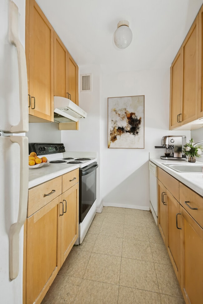 137 Barrow St unit 5A, New York, NY 10014 - photo 5