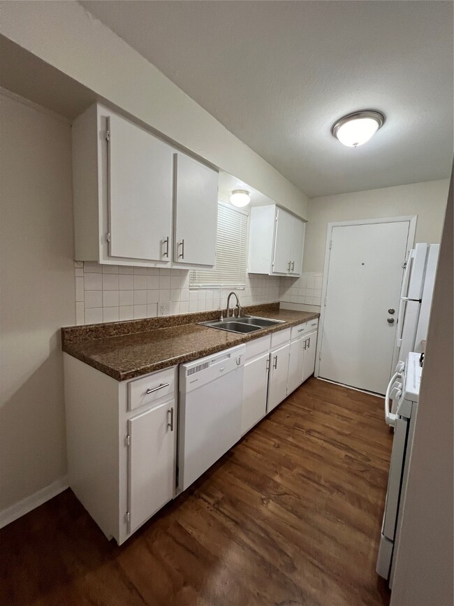 2400 5th St unit 8, Bay City, TX 77414 - photo 6