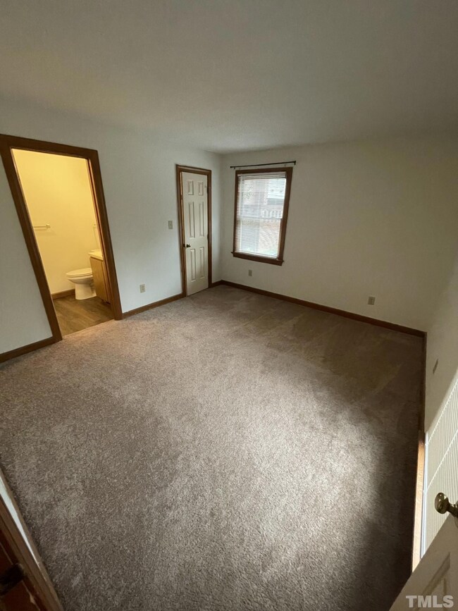 3504 Ivy Commons Dr unit 101, Raleigh, NC 27606 - photo 4