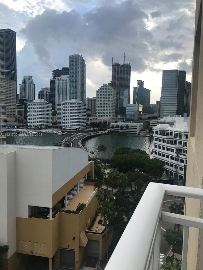 Isola Brickell Key unit 1404, Miami, FL 33131 - photo 2