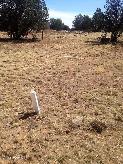 1176 W Edgewood Dr, Ash Fork, AZ 86320 - photo 2