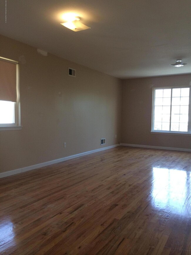 82 Ambassador Ln, Staten Island, NY 10309 - photo 4