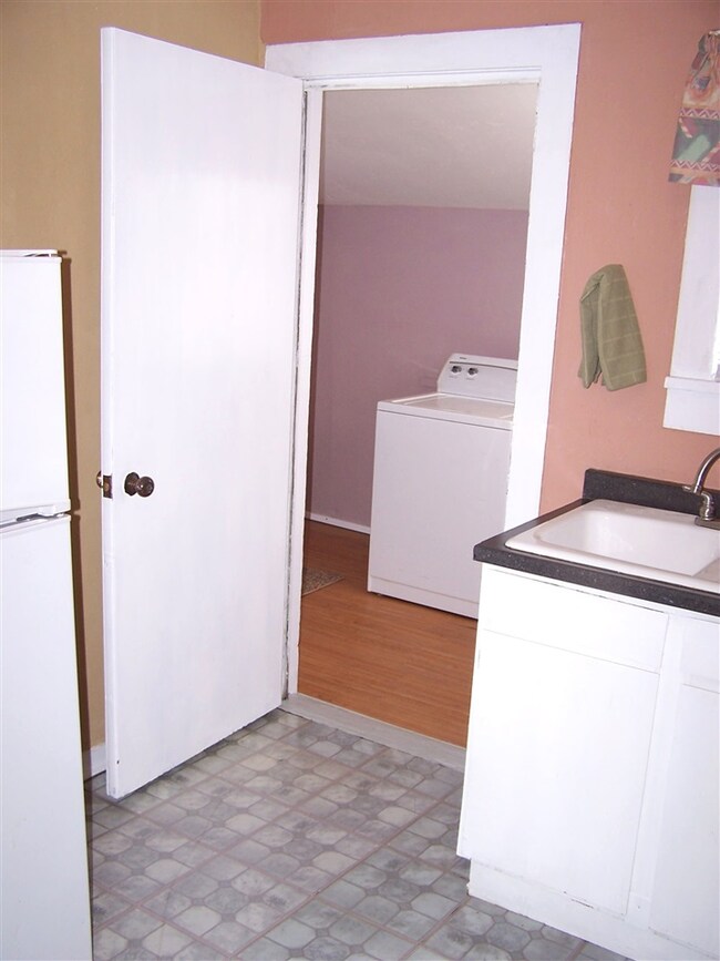 546 N Crosby St, Tekoa, WA 99033 - photo 6