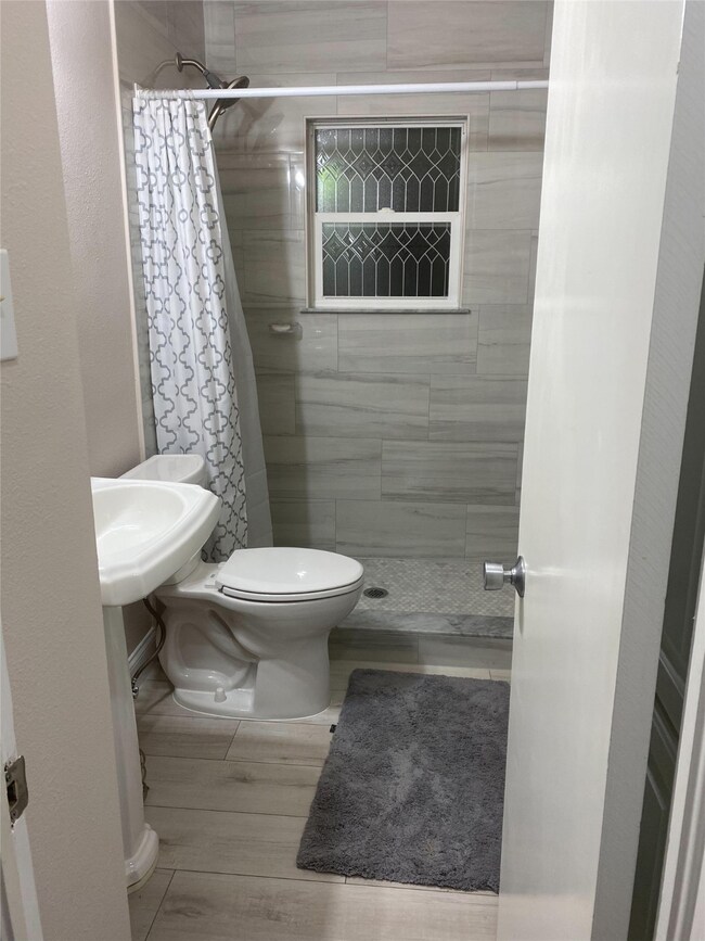 1605 Elizabeth St, Gainesville, TX 76240 - photo 4