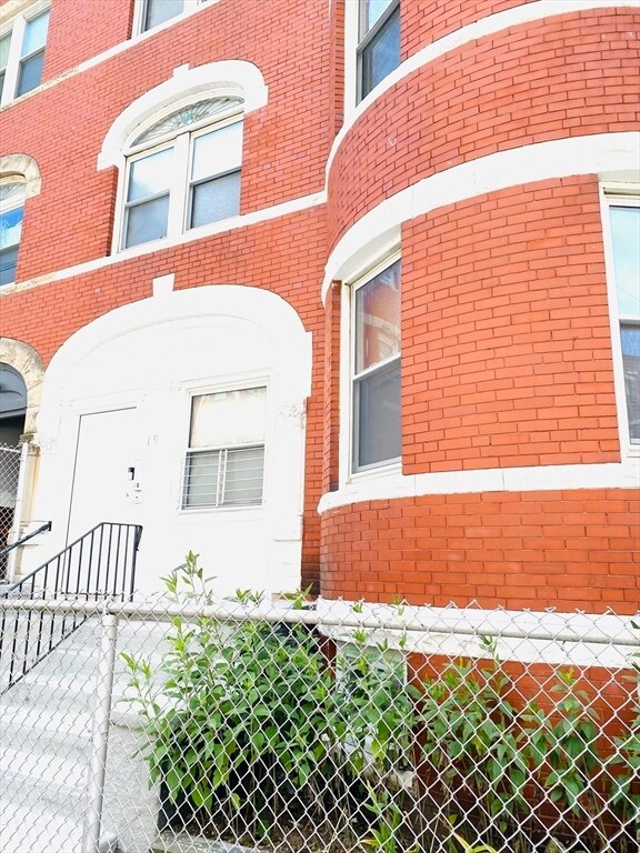 19 Castlegate Rd, Dorchester, MA 02121 - photo 4