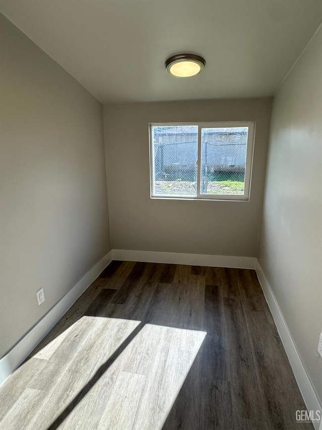 249 Monroe St, Arvin, CA 93203 - photo 4