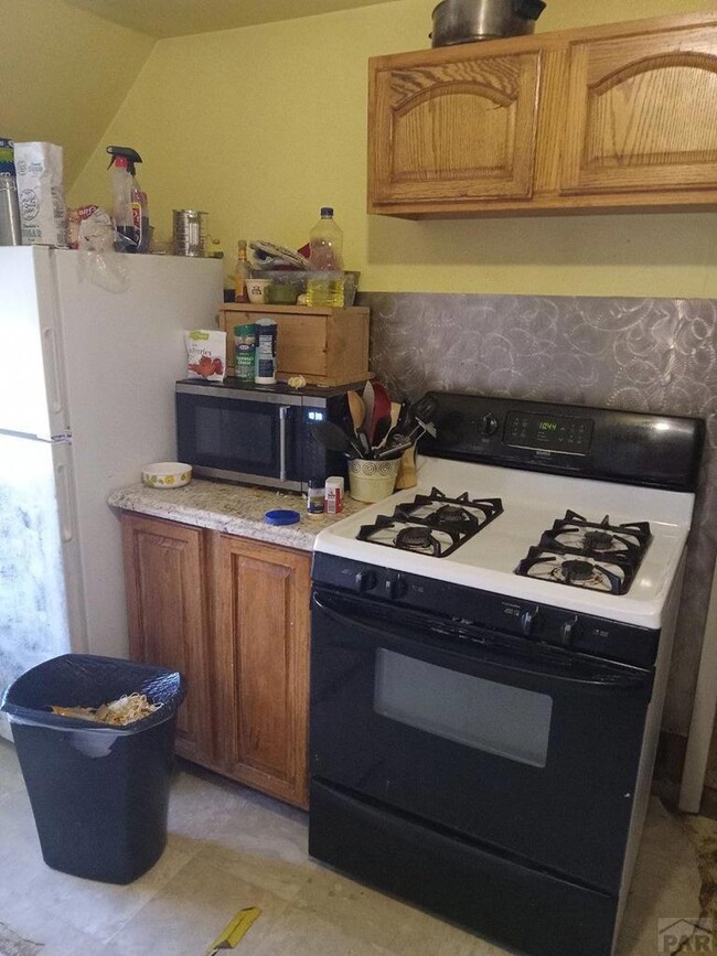 UPSTAIRS UNIT KITCHEN
