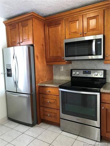 Beautiful Kitchen with Granite top, wood cabinets,