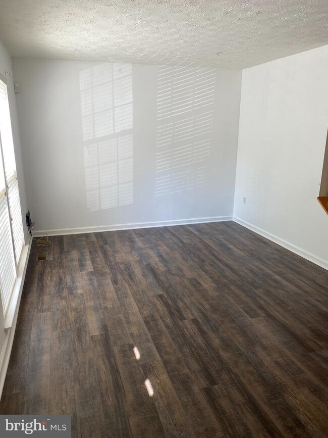 9541 Oakhurst Dr, Columbia, MD 21046 - photo 2