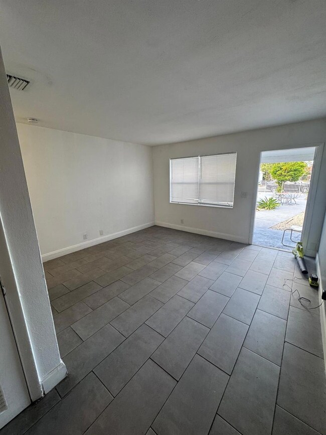 914 3rd St unit 4, West Palm Beach, FL 33401 - photo 4
