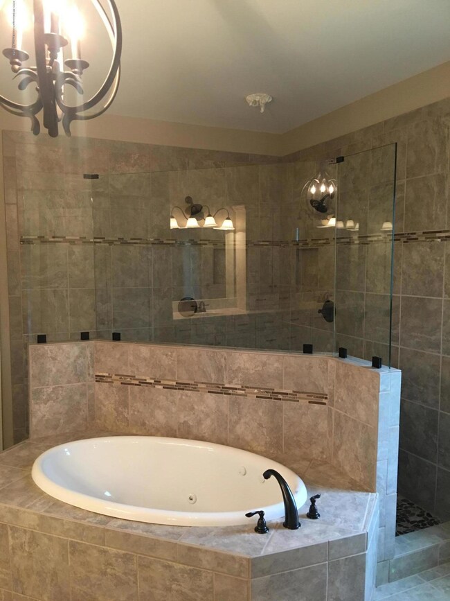 Lot 11 Master Tub