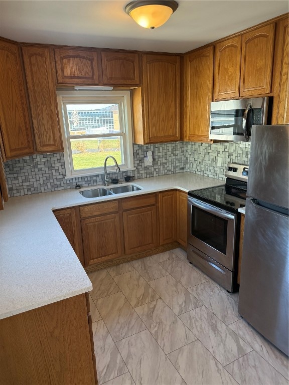 1253 20th St SW, Cedar Rapids, IA 52404 - photo 2