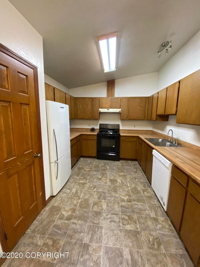 1461 S Down Wind Cir unit 1, Wasilla, AK 99654 - photo 7