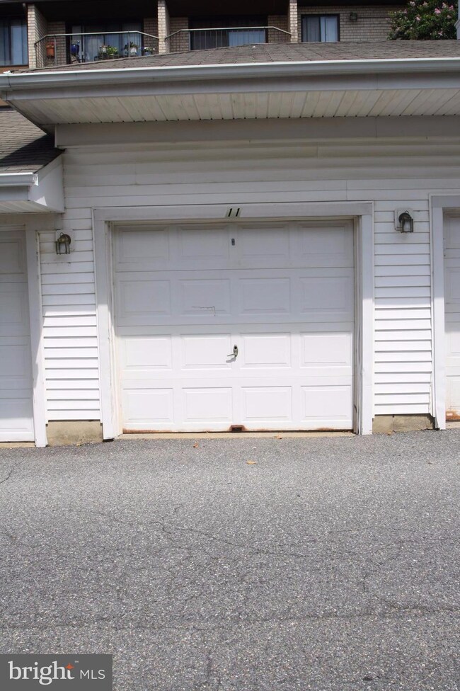 6510 Lake Park Dr unit 304, Greenbelt, MD 20770 - photo 2