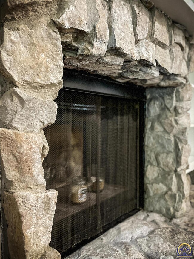 1830 SW Medford Ave, Topeka, KS 66604 - photo 6