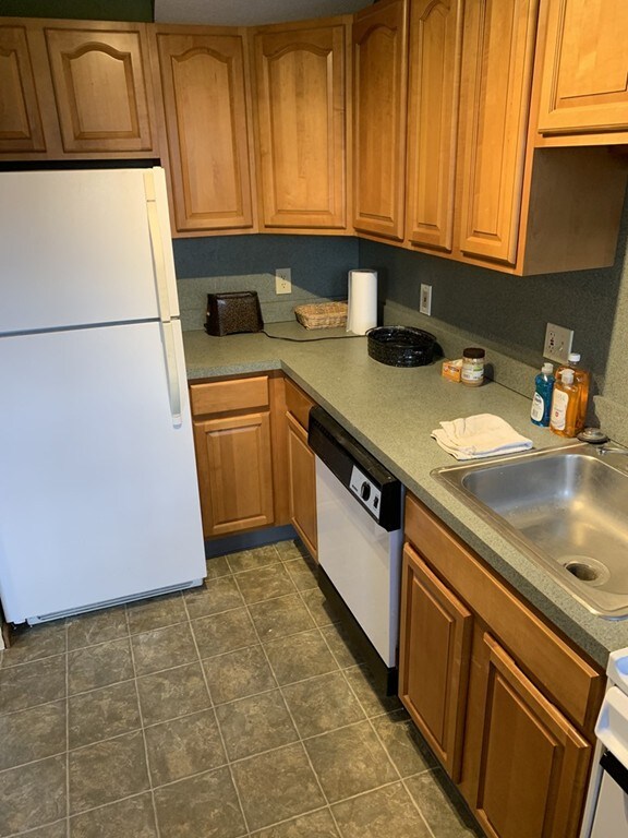 448 Cold Spring Ave, West Springfield, MA 01089 - photo 5