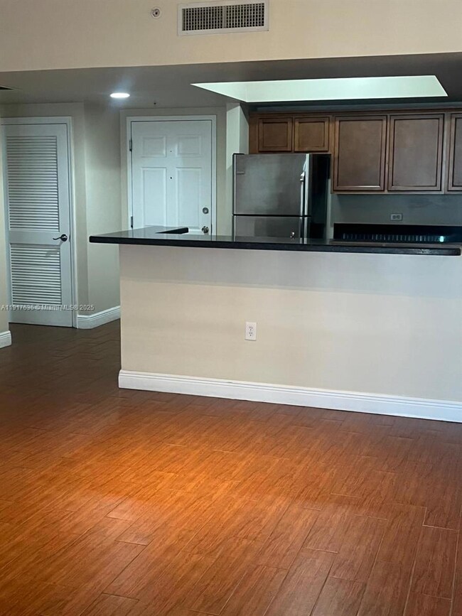 Hollywood Station unit 507, Hollywood, FL 33020 - photo 4