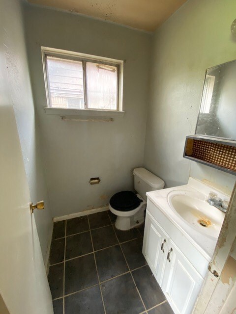 811 Grenshaw St, Houston, TX 77088 - photo 7