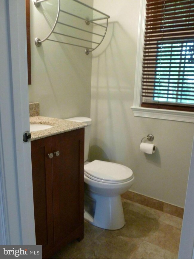 7811 Richfield Rd, Springfield, VA 22153 - photo 5