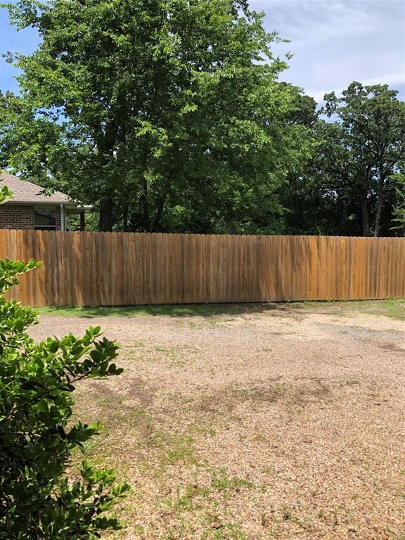 207 Comanche Dr, Gainesville, TX 76240 - photo 4