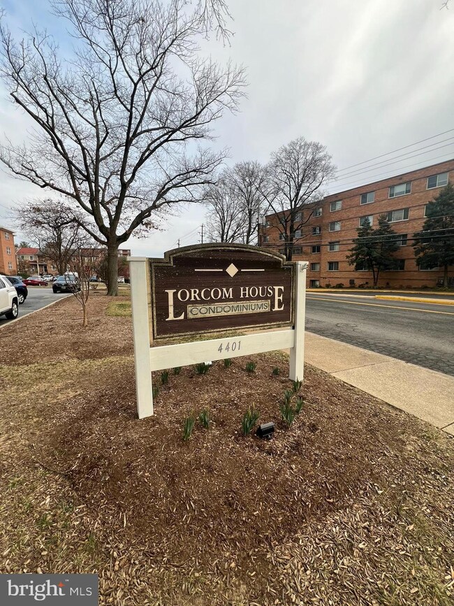 Lorcom House unit 12, Arlington, VA 22207 - photo 2