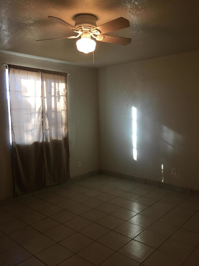 10239 E Avenue e8, Lancaster, CA 93535 - photo 2