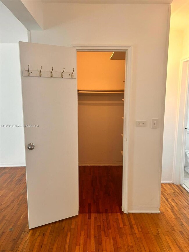 7945 Carlyle Ave unit 4, Miami Beach, FL 33141 - photo 3