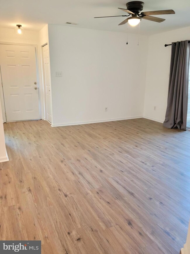 1403 Hawthorne Ct unit 1403, Sewell, NJ 08080 - photo 4