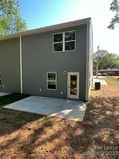 437 Salisbury Rd, Statesville, NC 28677 - photo 5