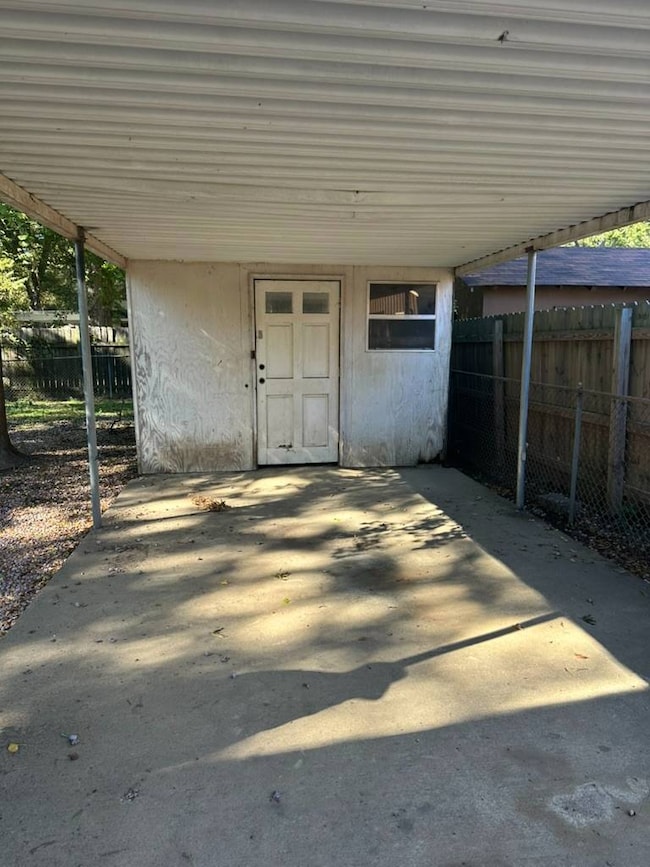 602 Cherokee Rd, Greenwood, MS 38930 - photo 3