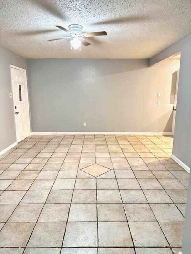 6918 Hirsch Rd unit 6916, Houston, TX 77016 - photo 2