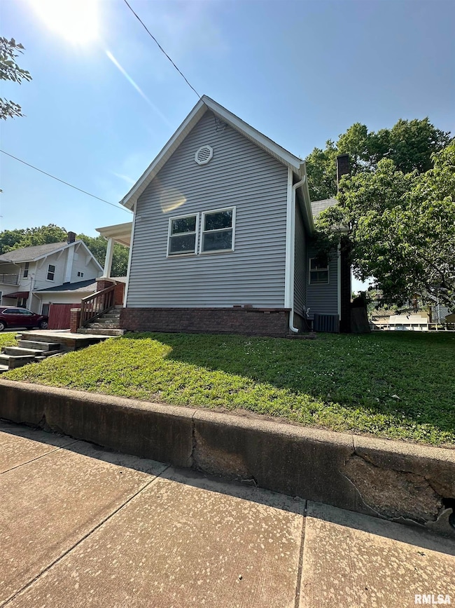 1213 NE Glendale Ave, Peoria, IL 61603 - photo 2